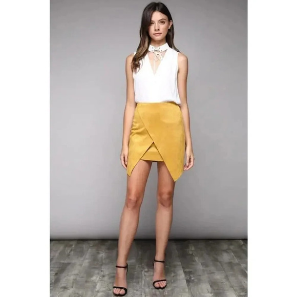 Do + Be Suede Wrap Mini Skirt Gold Size M - Picture 4 of 9